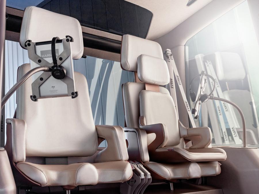 Интерьер Rinspeed microMAX Concept 2013 года  (фото 9 из 60)